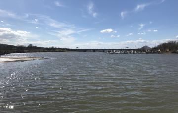 A view of the Anacostia River with Anacostia Park on the left and Seafarer's Yacht Club on the right