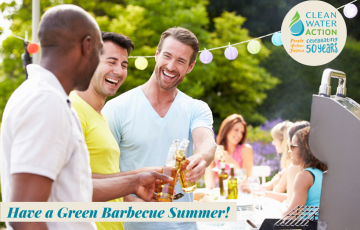 Friends outside a grill - Have a green barbecue summer!