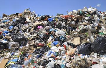 landfill / photo: istock, kanvag